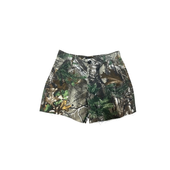 Realtree Camouflage Cargo Shorts Women Size 28 Outdoor Hunting Fishing - Picture 2 of 8